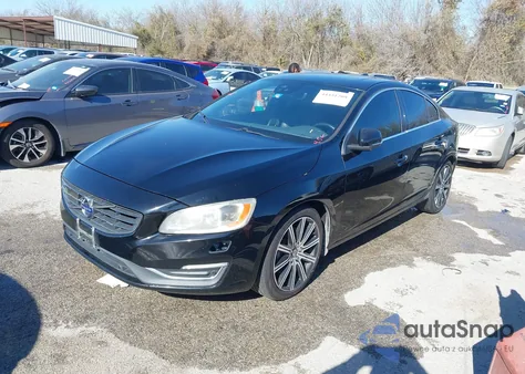 2016 Volvo S60 T6 Drive-E Platinum z USA, uszkodzony, nr VIN YV149MFM1G2397879